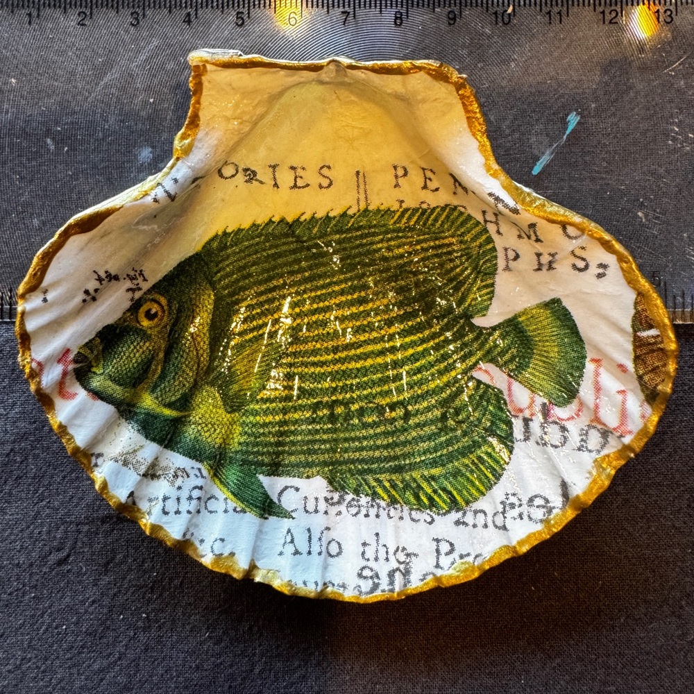 Decorative Scallop Shell with Fish Design